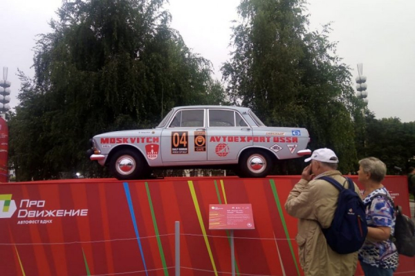 А я сяду в кабриолет