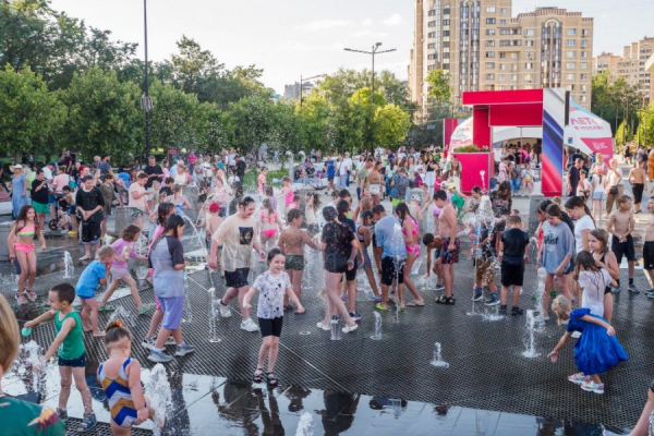 Пенная вечеринка состоялась на площади Юности