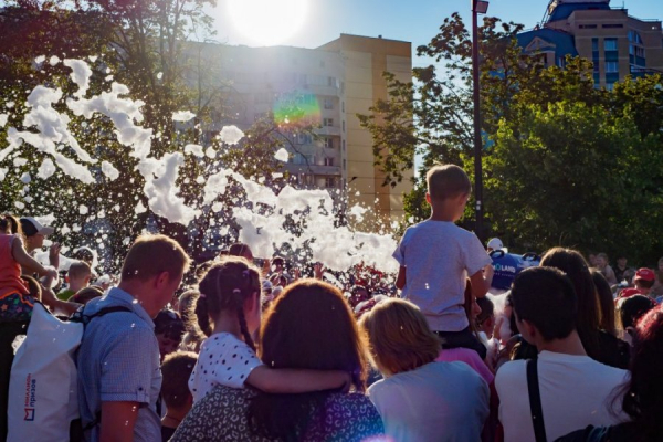 Пенная вечеринка состоялась на площади Юности