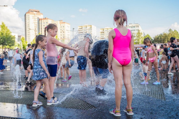 Пенная вечеринка состоялась на площади Юности