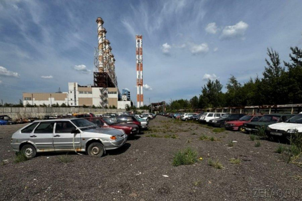 На зеленоградской площадке брошенного транспорта скопилось почти 130 автомобилей