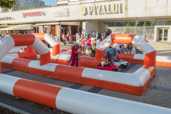 Пенная вечеринка состоялась на площади Юности