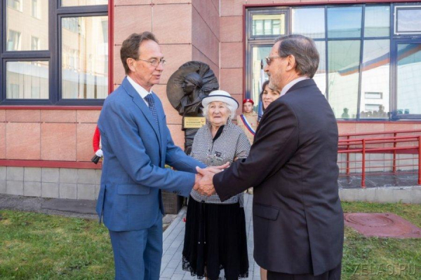 Памятную доску Дмитрию Разумовскому открыли в Зеленограде