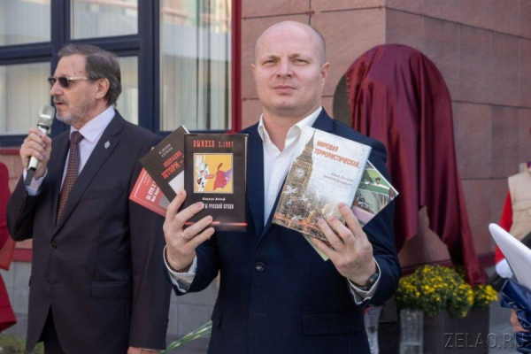 Памятную доску Дмитрию Разумовскому открыли в Зеленограде