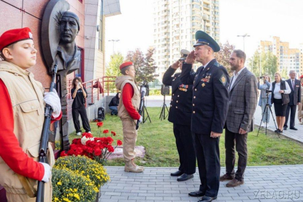 Памятную доску Дмитрию Разумовскому открыли в Зеленограде