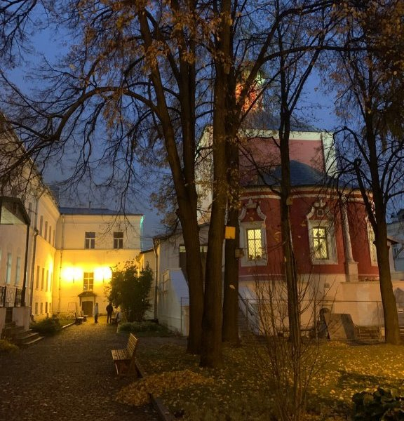 «На брезе реки Москвы, в горах…»