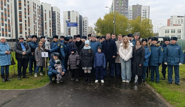 В Зеленограде открыли Аллею в честь 35-летия МЧС России