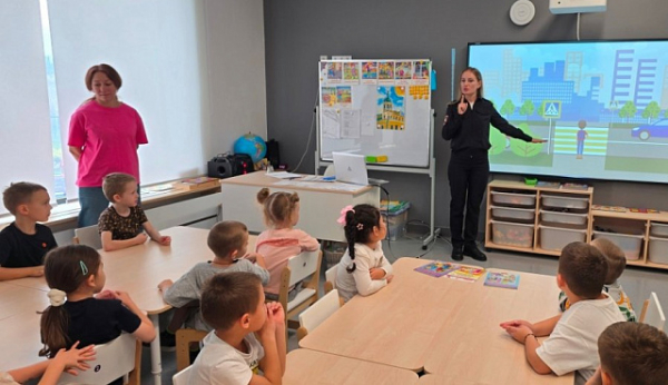 Сотрудники Госавтоинспекции Зеленограда провели урок безопасности в детском саду