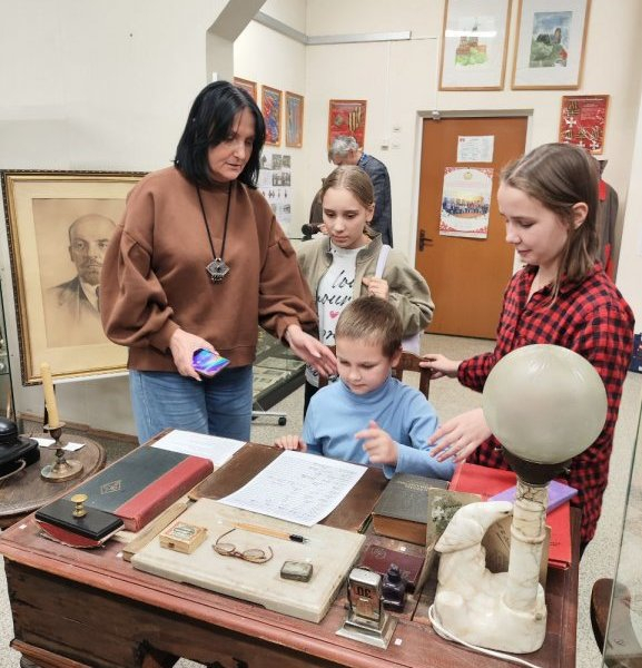 Делегация зеленоградцев посетила Музей Карбышева и его времени