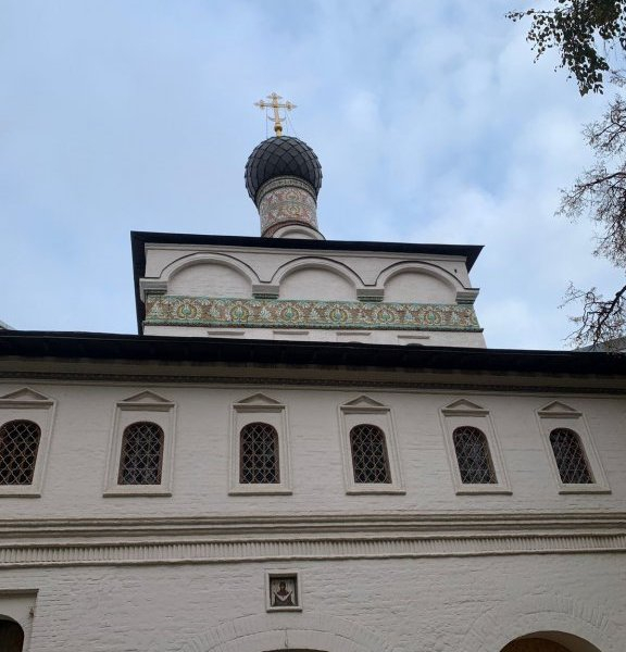 «На брезе реки Москвы, в горах…»