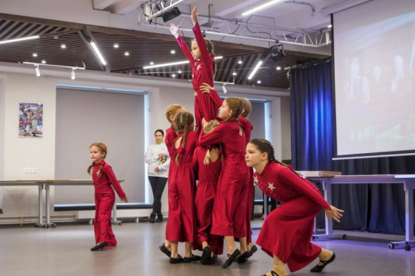 В библиотеке №252 открылась выставка лауреатов фестивалей «Россия, которую мы защищаем»