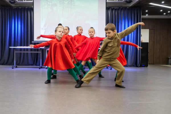 В библиотеке №252 открылась выставка лауреатов фестивалей «Россия, которую мы защищаем»