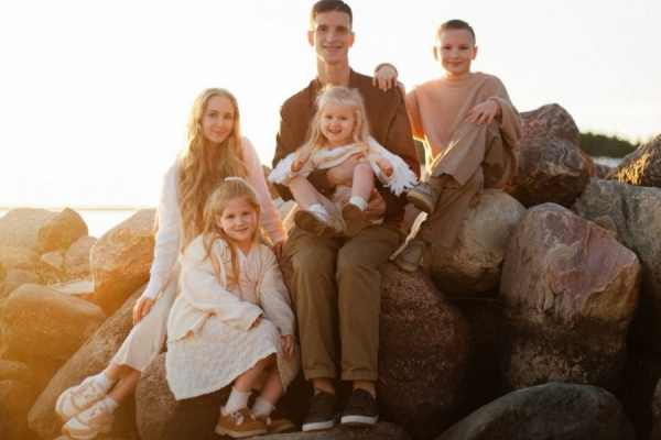 Многодетная семья Денисовых из Зеленограда вышла в финал во Всероссийском конкурсе «Семья года 2025»