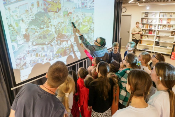 В библиотеке №252 открылась выставка лауреатов фестивалей «Россия, которую мы защищаем»