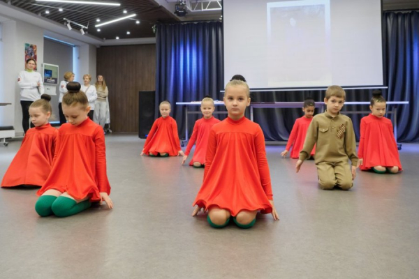 В библиотеке №252 открылась выставка лауреатов фестивалей «Россия, которую мы защищаем»