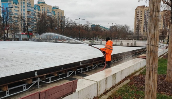 В Зеленограде приступили к заливке катков с искусственным льдом