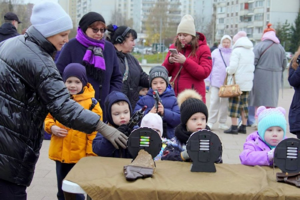 Военно-исторический мастер-класс прошел на Михайловском пруду в Зеленограде
