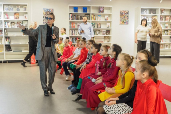 В библиотеке №252 открылась выставка лауреатов фестивалей «Россия, которую мы защищаем»