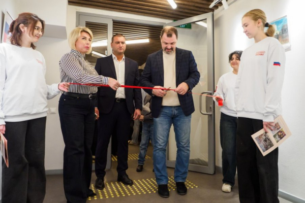 В библиотеке №252 открылась выставка лауреатов фестивалей «Россия, которую мы защищаем»