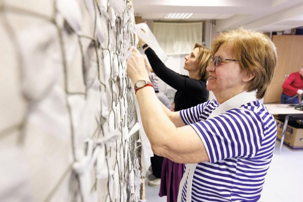 Волонтеры ТиНАО отправили в зону СВО более 700 комплектов маскировочных сетей