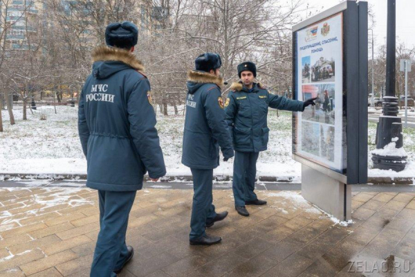 Фотовыставка к 35-летию МЧС открылась на площади Юности