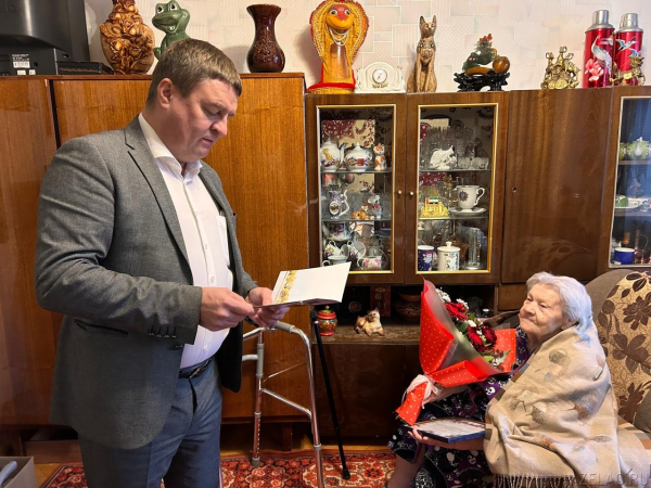 Долгожительниц района Крюково поздравили с годовщиной Битвы за Москву