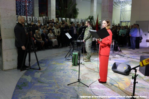 Сквозь портреты и песни