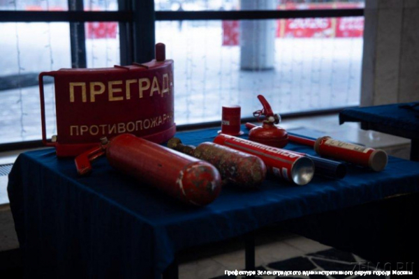 Префект ЗелАО Анатолий Смирнов провел награждение сотрудников МЧС России