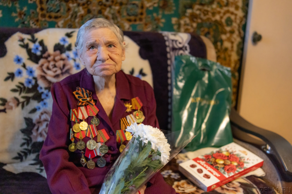 Долгожительниц района Крюково поздравили с годовщиной Битвы за Москву