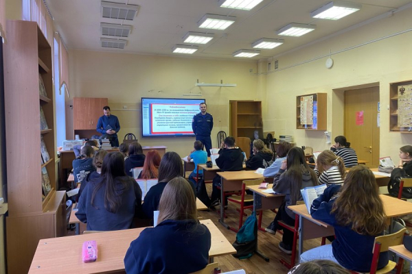 В Зеленоградских школах проводятся уроки безопасности на водоемах со школьниками в преддверии ледостава