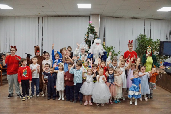 Для юных жителей района Силино провели новогодний праздник