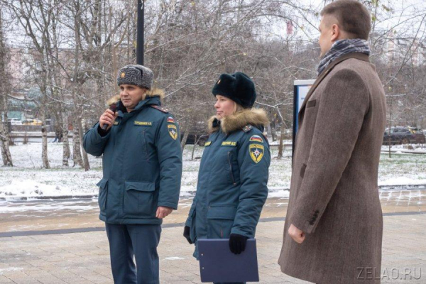 Фотовыставка к 35-летию МЧС открылась на площади Юности