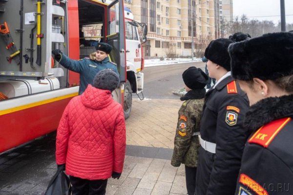 Фотовыставка к 35-летию МЧС открылась на площади Юности