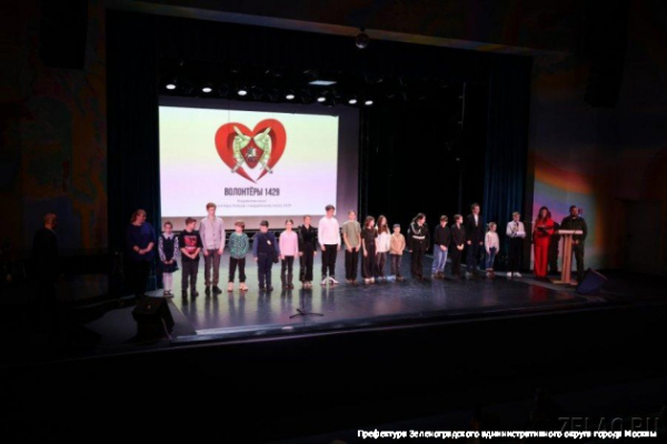 Сквозь портреты и песни