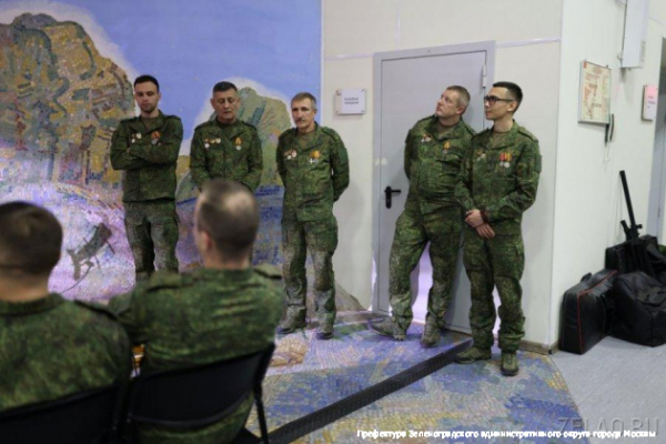 Сквозь портреты и песни