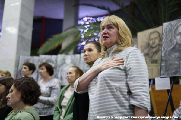 Сквозь портреты и песни