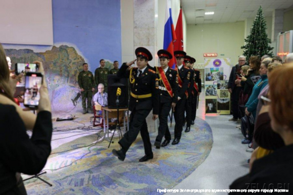 Сквозь портреты и песни