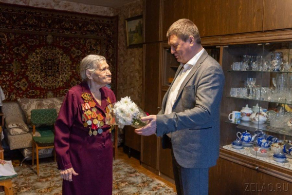 Долгожительниц района Крюково поздравили с годовщиной Битвы за Москву