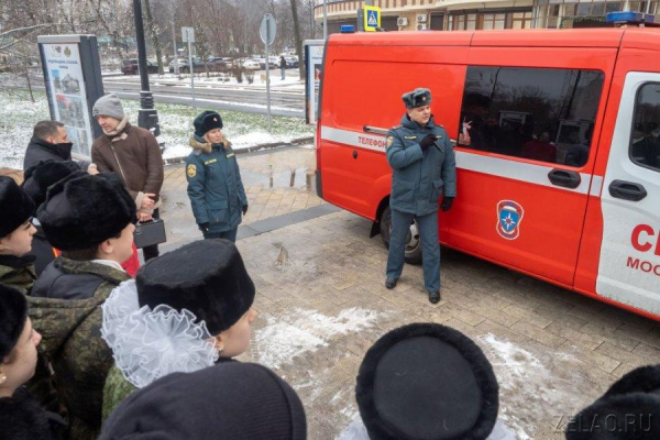 Фотовыставка к 35-летию МЧС открылась на площади Юности