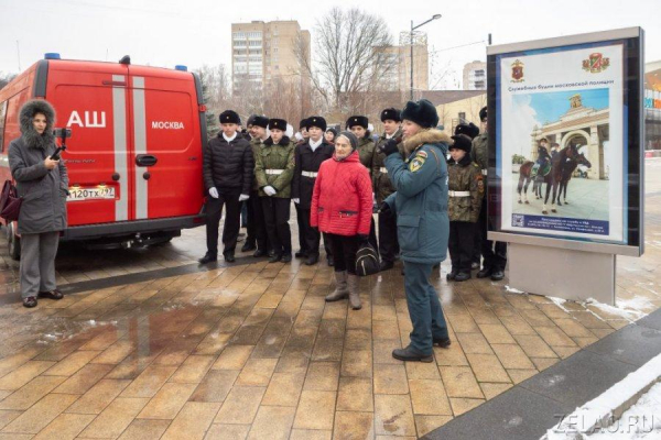 Фотовыставка к 35-летию МЧС открылась на площади Юности