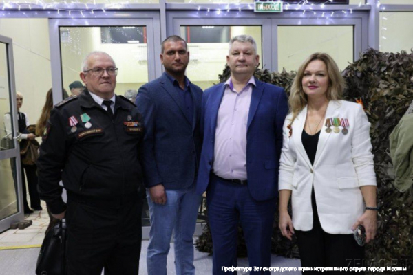 Сквозь портреты и песни