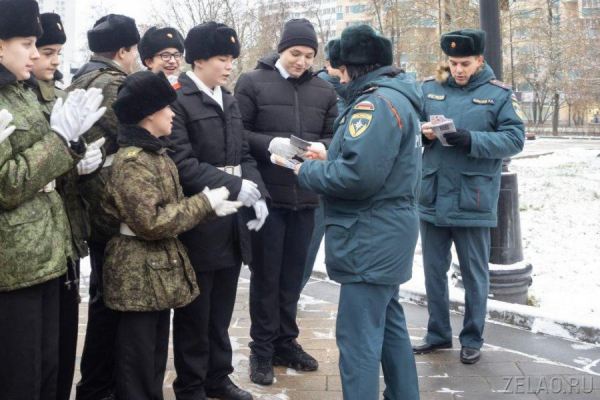Фотовыставка к 35-летию МЧС открылась на площади Юности