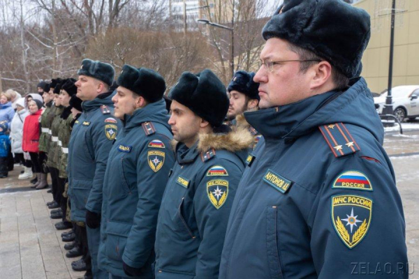 Фотовыставка к 35-летию МЧС открылась на площади Юности