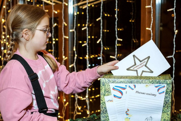 В парках «Фили» и «Никулино» научат делать открытки для участников СВО