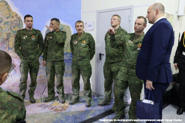 Сквозь портреты и песни