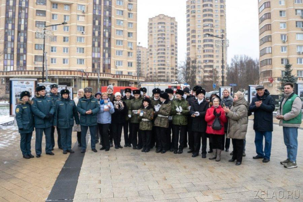 Фотовыставка к 35-летию МЧС открылась на площади Юности